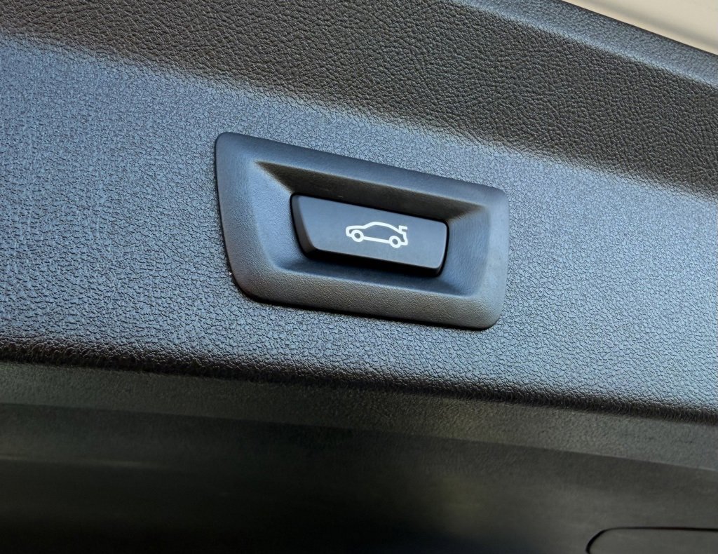 Used 2019 BMW X3 sDrive30i w/ Driving Assistance Package image 8