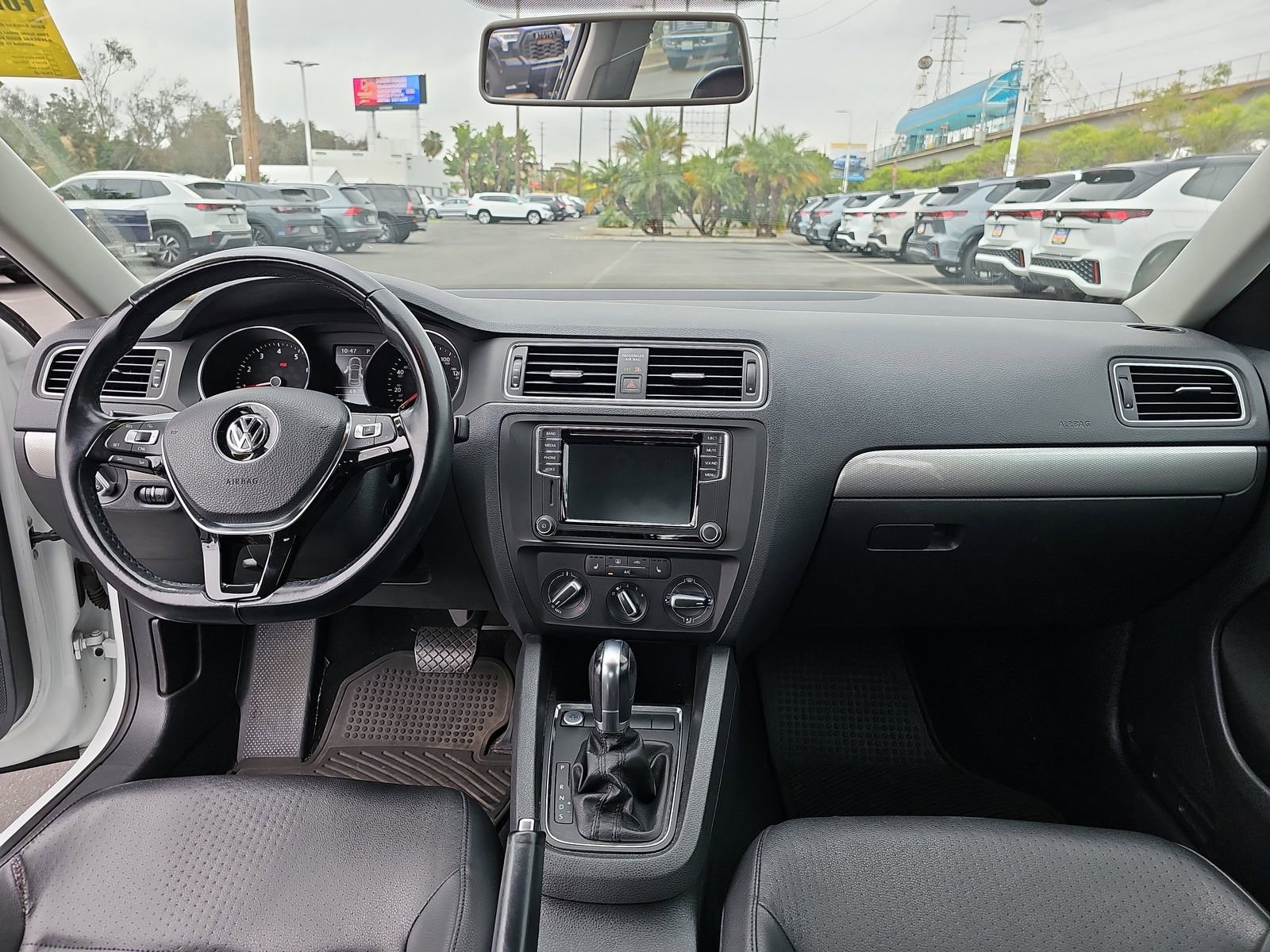 Used 2017 Volkswagen Jetta SE FWD image 12