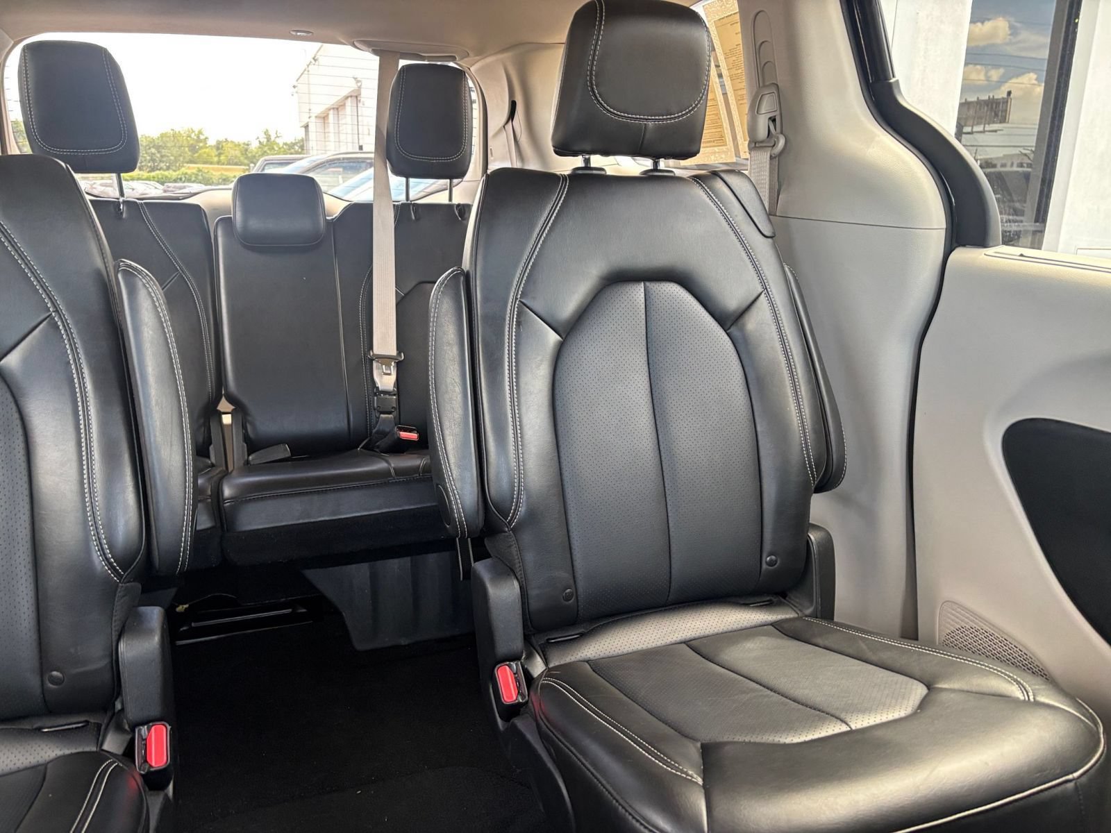 Used 2024 Chrysler Pacifica Touring-L FWD image 39
