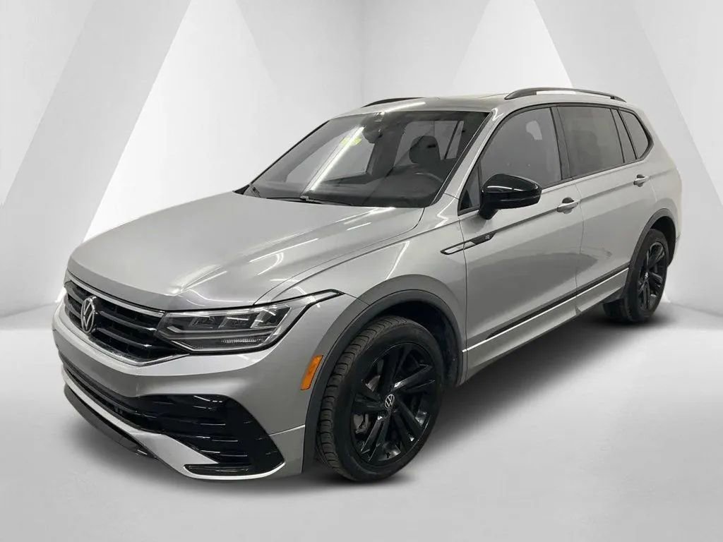 Used 2024 Volkswagen Tiguan SE R-Line image 3