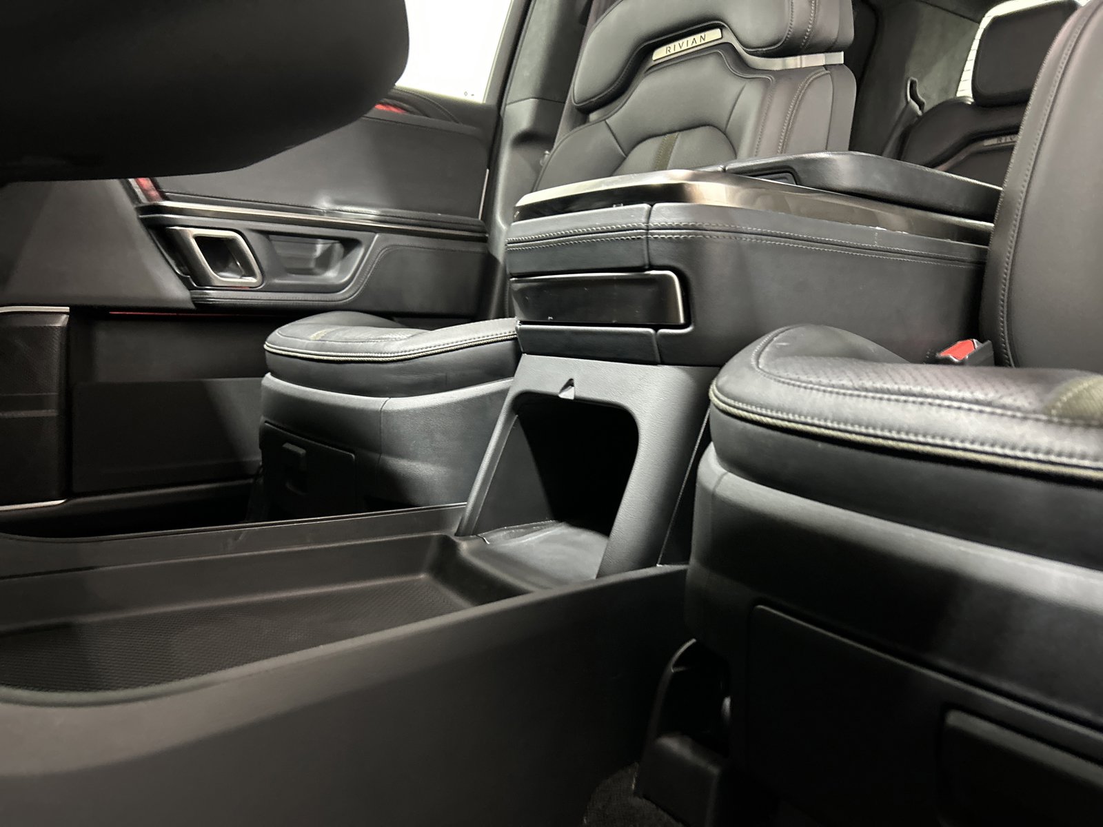 Used 2022 Rivian R1T Adventure image 31