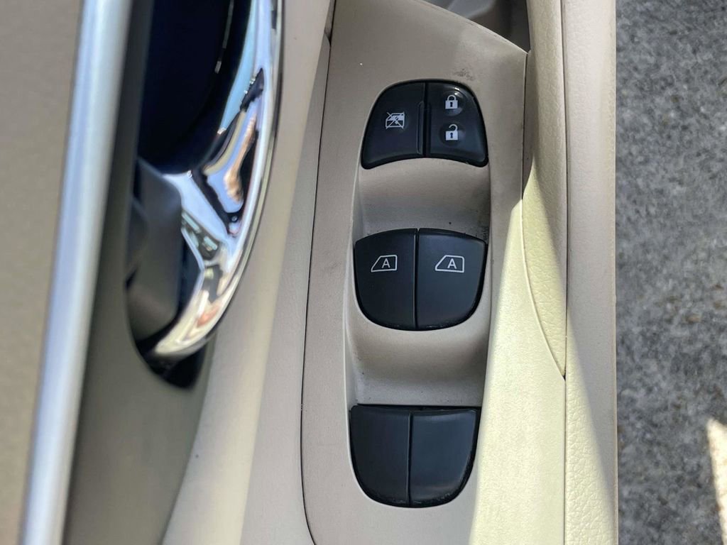 Used 2016 Nissan Altima 2.5 SL w/ 2.5 Technology w/LED Package FWD image 16