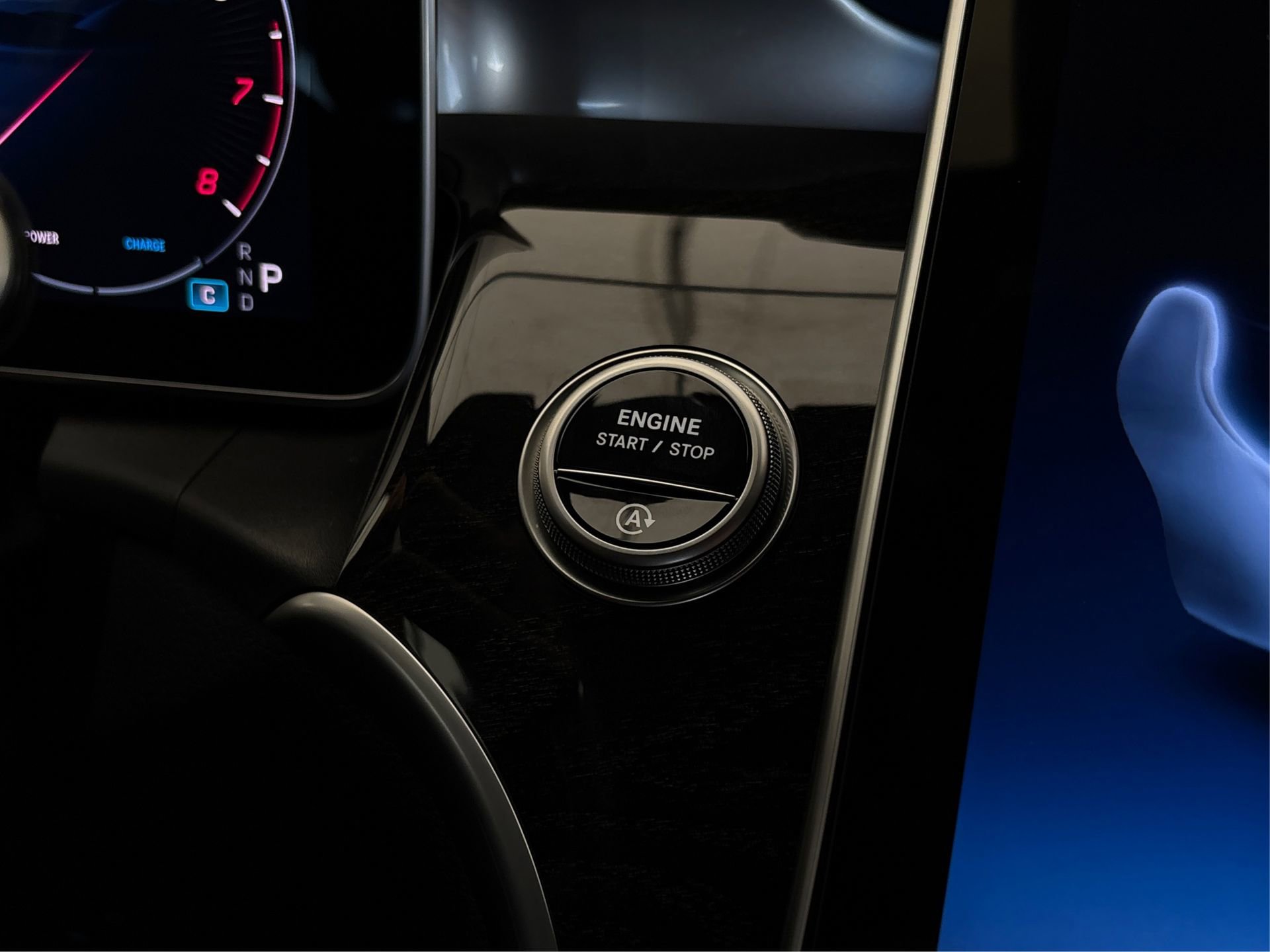 Used 2025 Mercedes-Benz GLC 300 4MATIC image 26