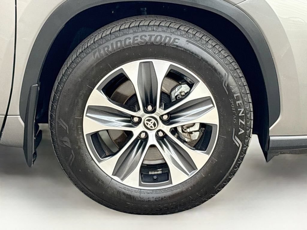 Certified 2026 Toyota Highlander XLE AWD/4WD image 33