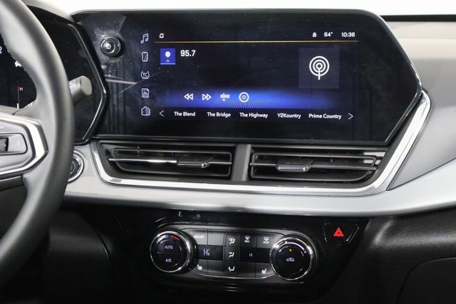 Used 2025 Chevrolet Trax LT w/ LT Convenience Package image 27