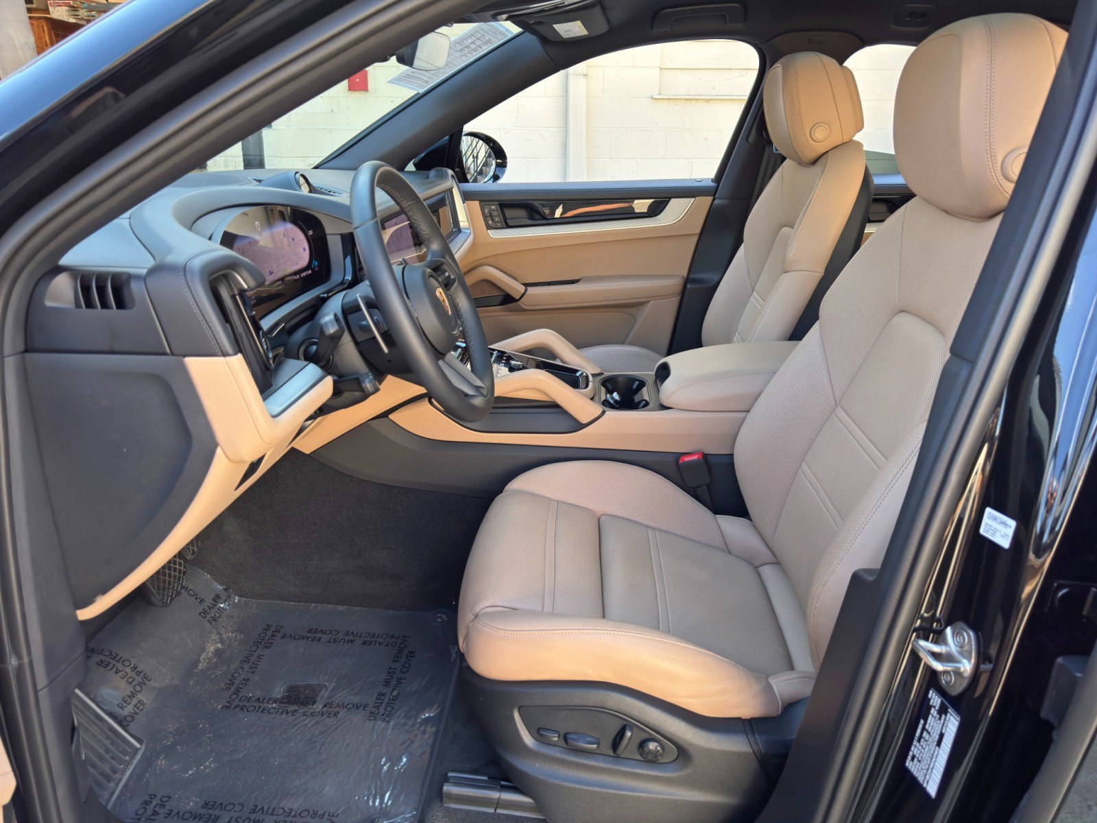Used 2024 Porsche Cayenne Coupe AWD/4WD image 17