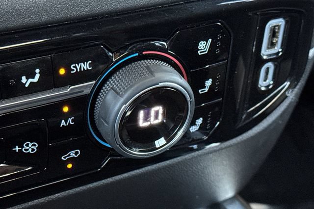 Used 2024 Chevrolet Silverado 3500 High Country w/ High Country Premium Package AWD/4WD image 30