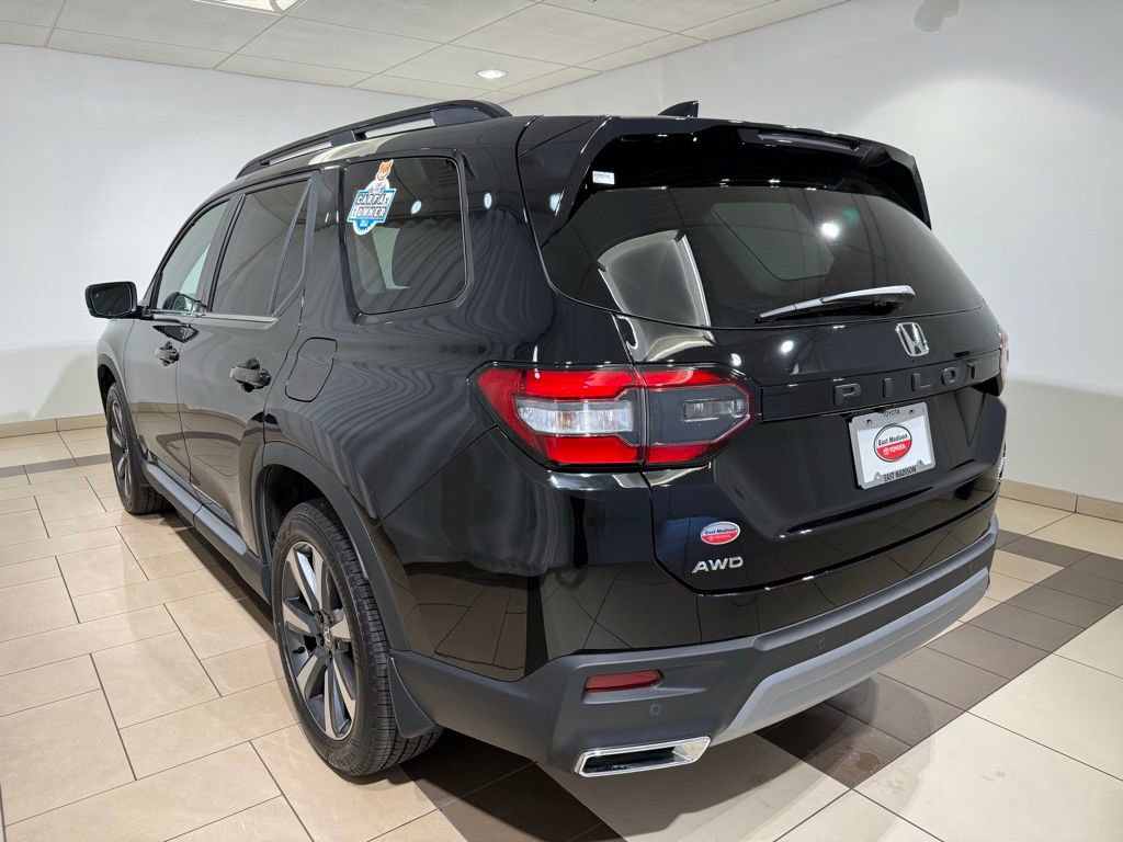 Used 2025 Honda Pilot Elite image 3