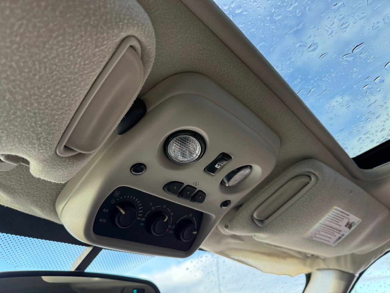 Used 2005 GMC Yukon XL Denali image 31