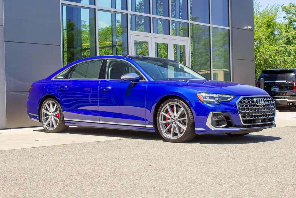 Used 2023 Audi S8 w/ S8 Comfort Plus Package AWD/4WD image 3