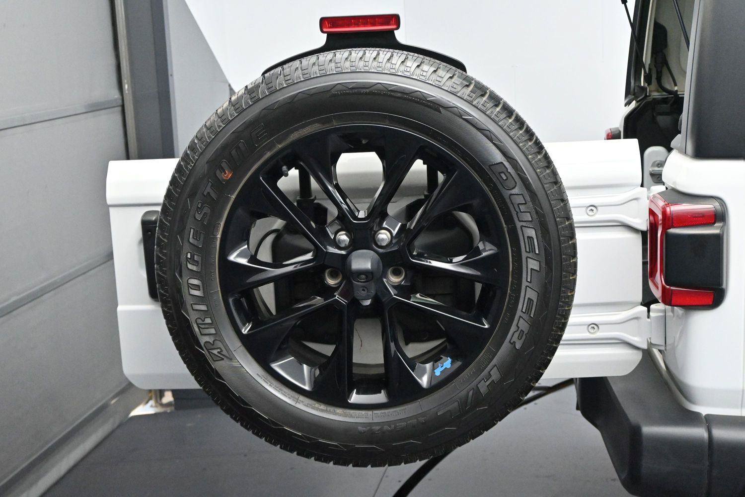 Used 2022 Jeep Wrangler Unlimited Sahara AWD/4WD image 34