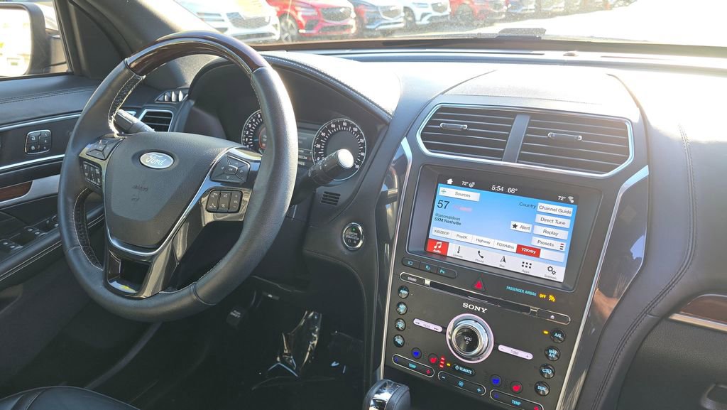 Used 2018 Ford Explorer Platinum AWD/4WD image 11