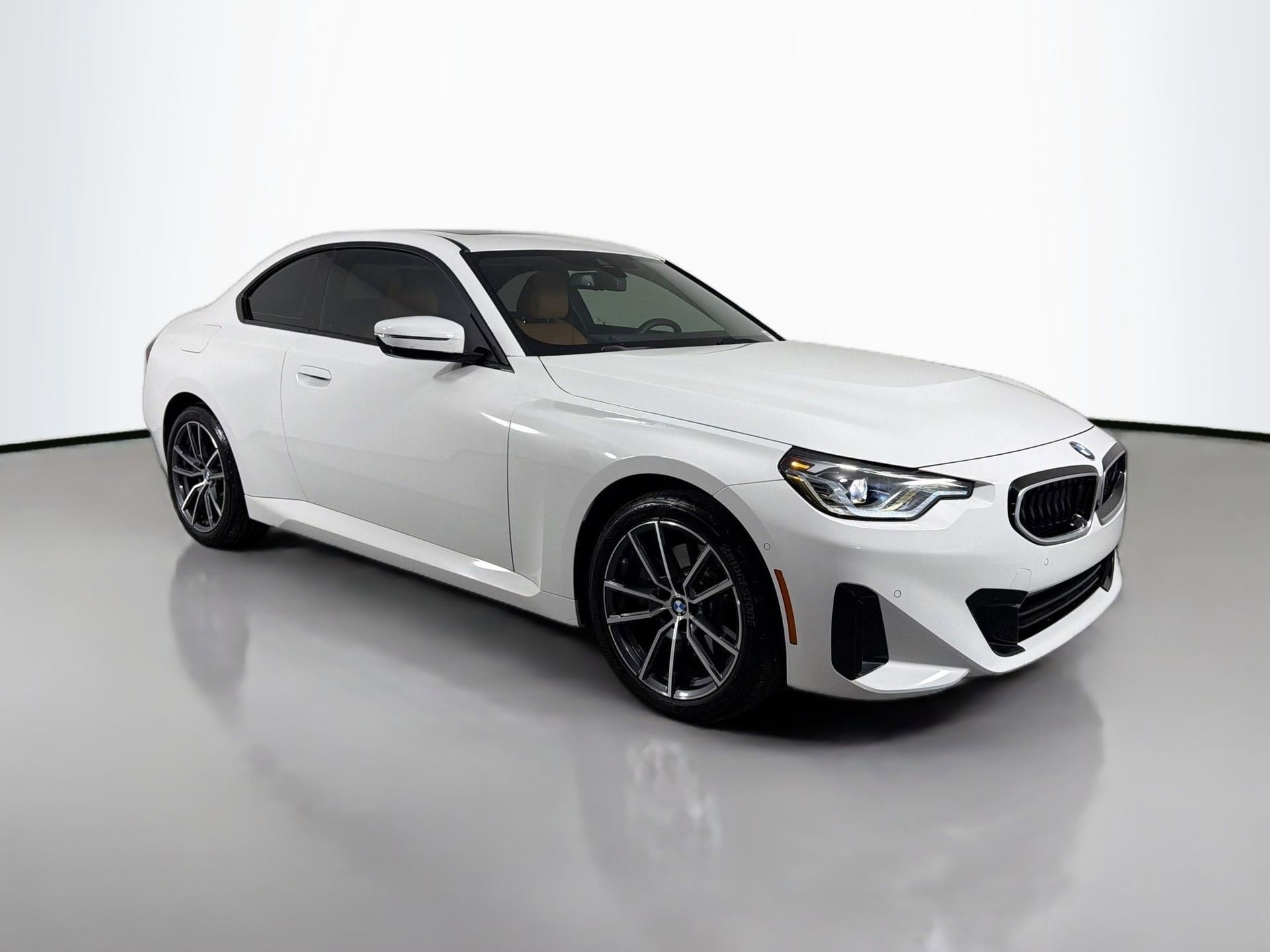 Used 2025 BMW 230i xDrive Coupe w/ Premium Package image 4