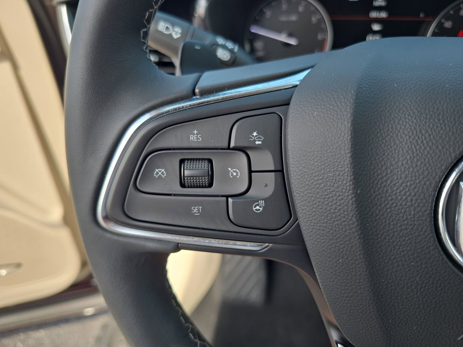 Used 2023 Buick Envision Avenir FWD image 24