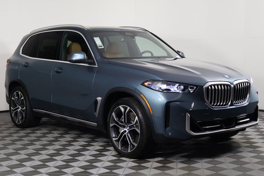 Used 2025 BMW X5 xDrive50e w/ Parking Assistance Package image 3