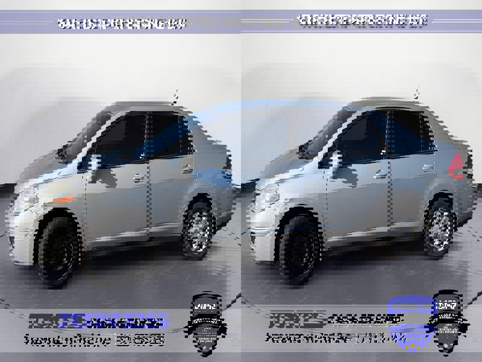 Used 2011 Nissan Versa 1.8 S w/ Plus Pkg image 2