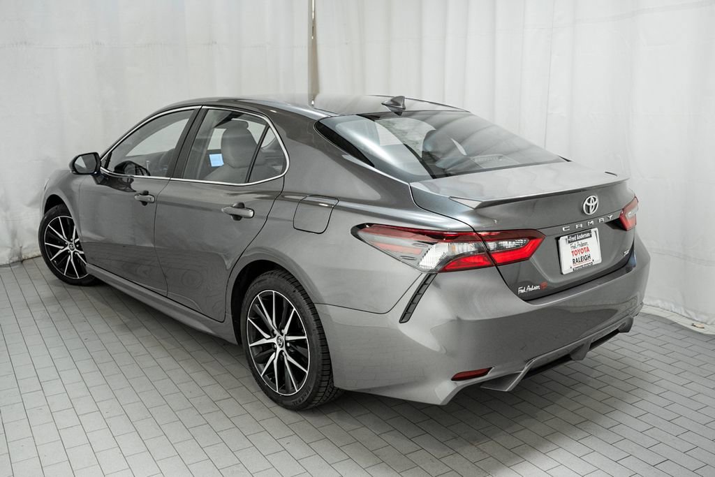 Used 2023 Toyota Camry SE FWD image 3