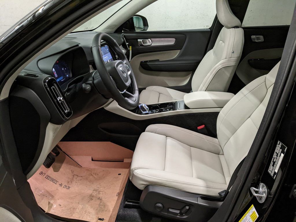 New 2025 Volvo XC40 B5 Plus w/ Protection Package Premier image 11