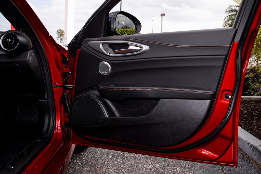 New 2025 Alfa Romeo Giulia AWD w/ Driving Assist Package image 34