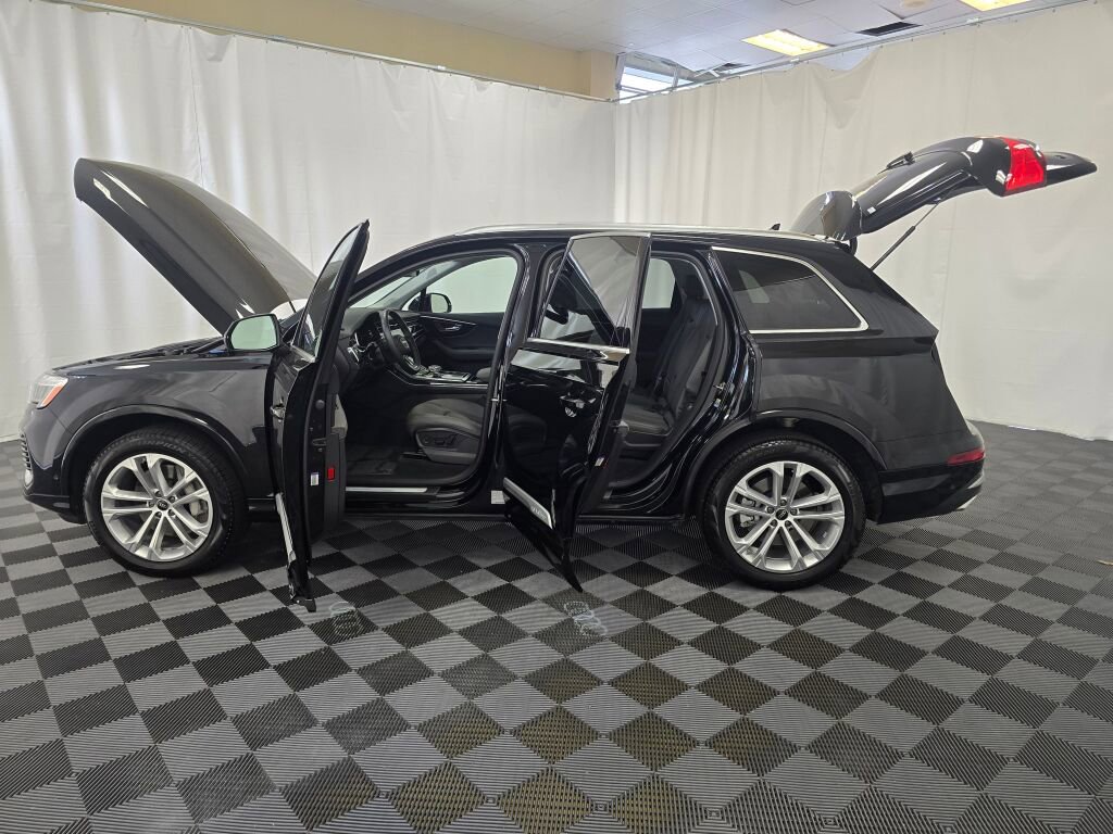Certified 2025 Audi Q7 3.0T Premium Plus image 12
