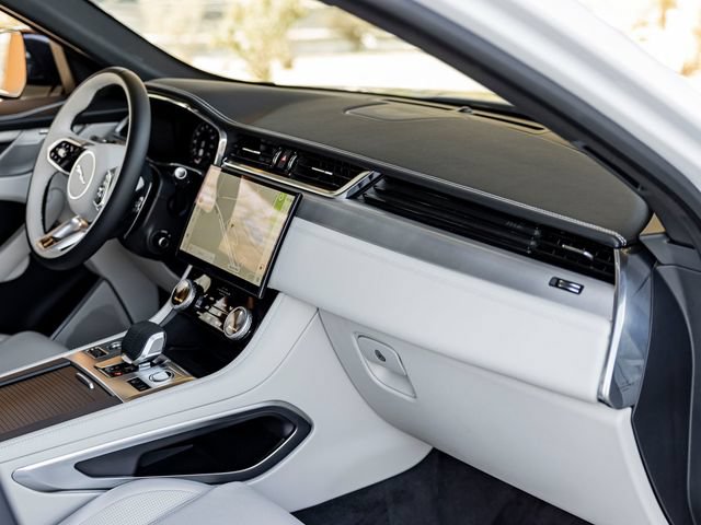 Certified 2025 Jaguar F-PACE R-Dynamic S AWD/4WD image 29
