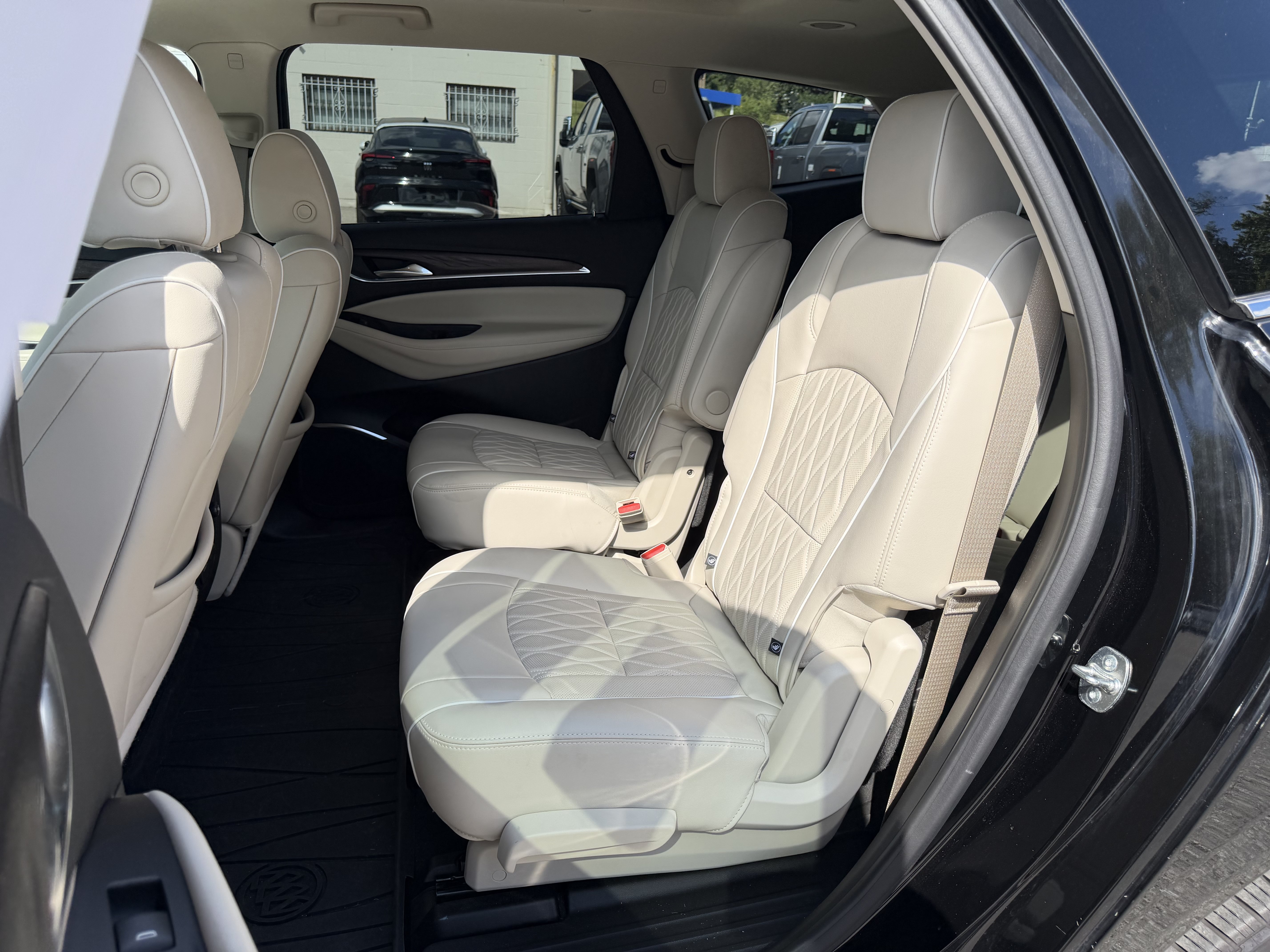 Used 2024 Buick Enclave Avenir AWD/4WD image 12