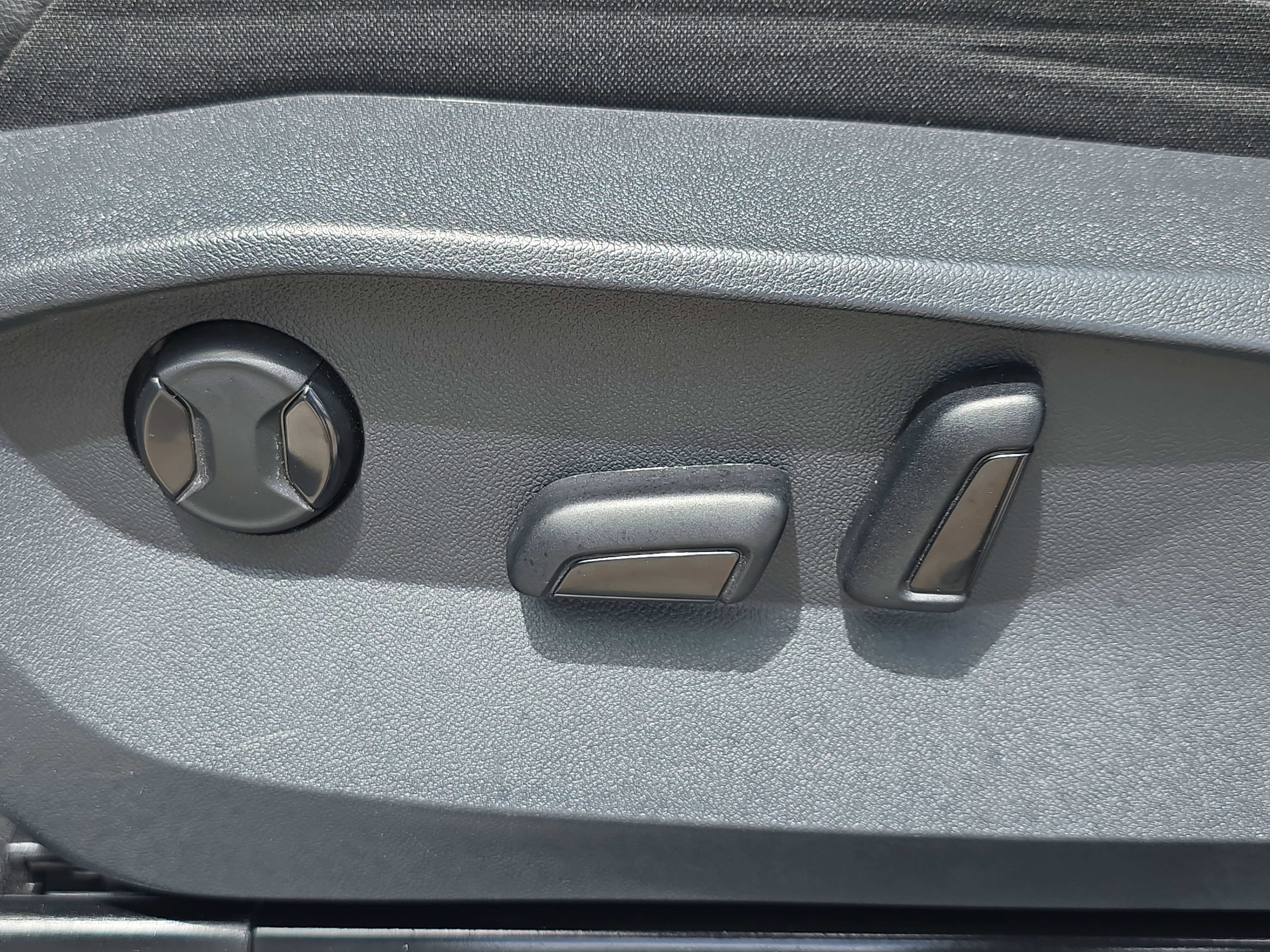 Used 2024 Volkswagen Tiguan SE FWD image 23
