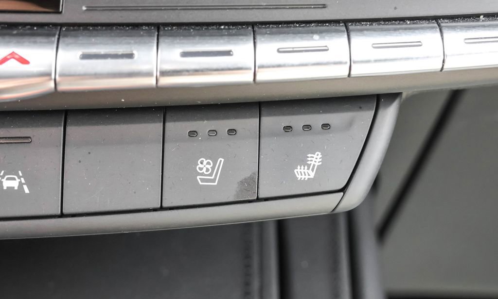 Used 2023 Cadillac XT4 Sport AWD/4WD image 28