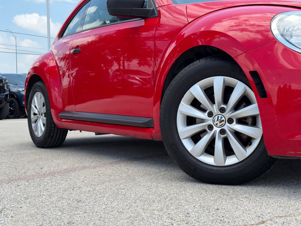 Used 2015 Volkswagen Beetle 1.8T Classic FWD image 2