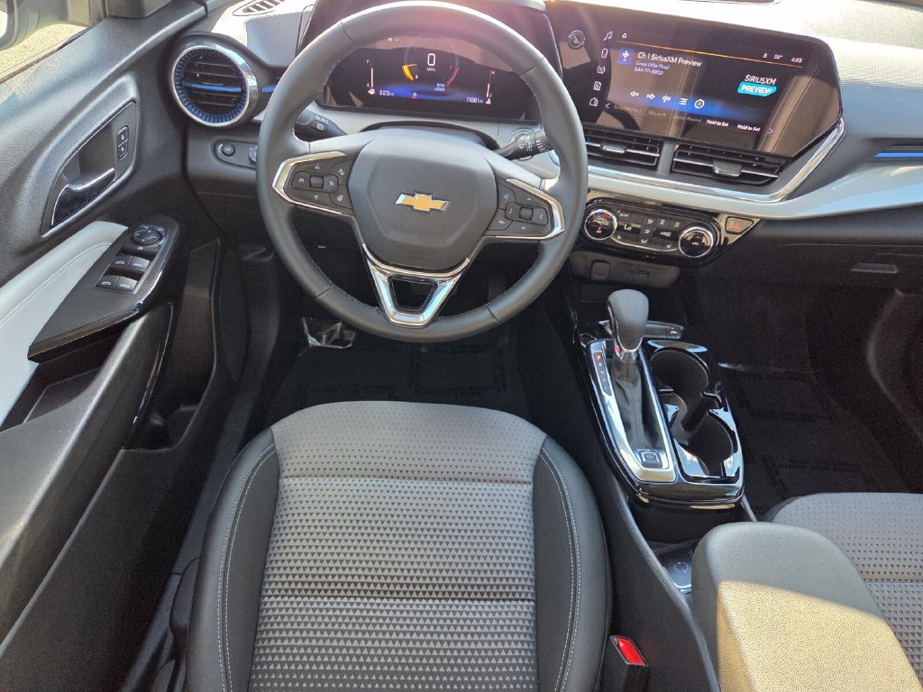 Used 2025 Chevrolet Trax LT w/ Driver Confidence Package FWD image 7