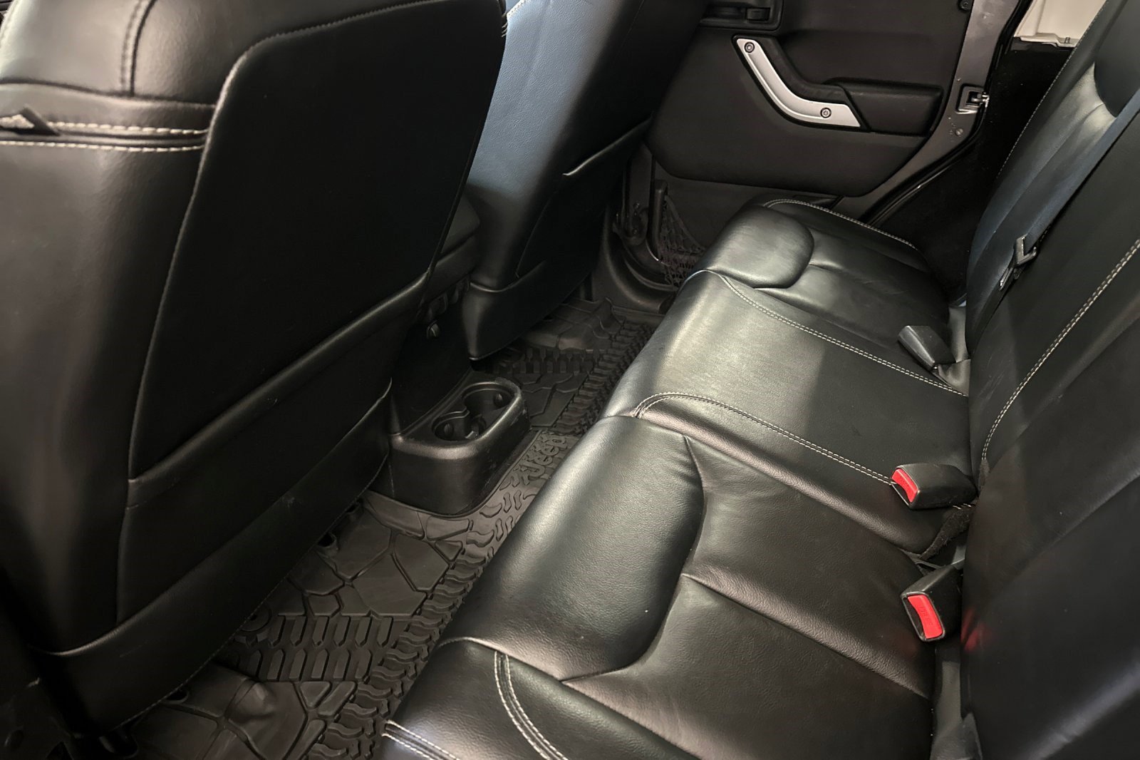 Used 2014 Jeep Wrangler Unlimited Sahara w/ Connectivity Group image 24