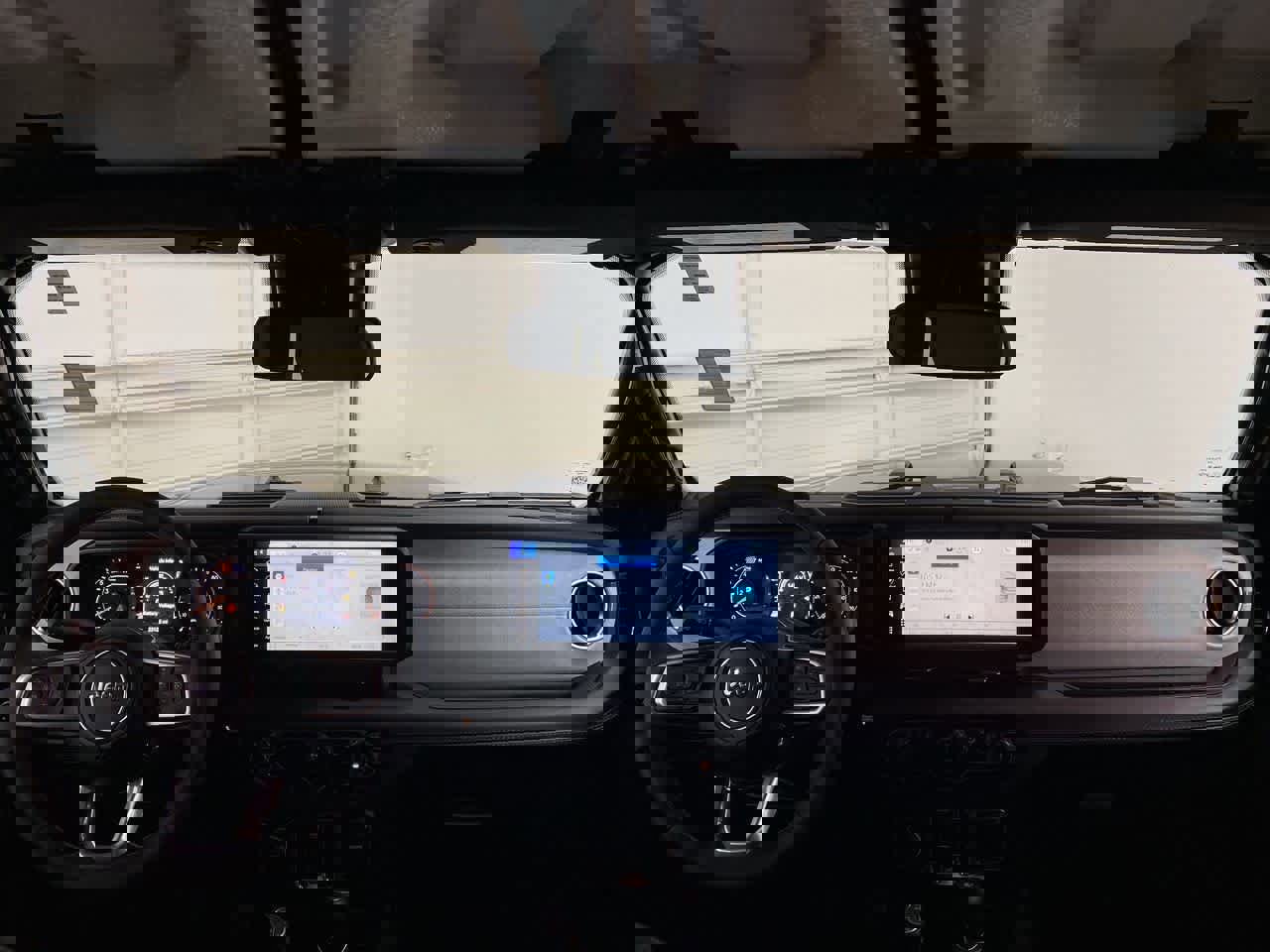 Used 2025 Jeep Wrangler Sahara image 12