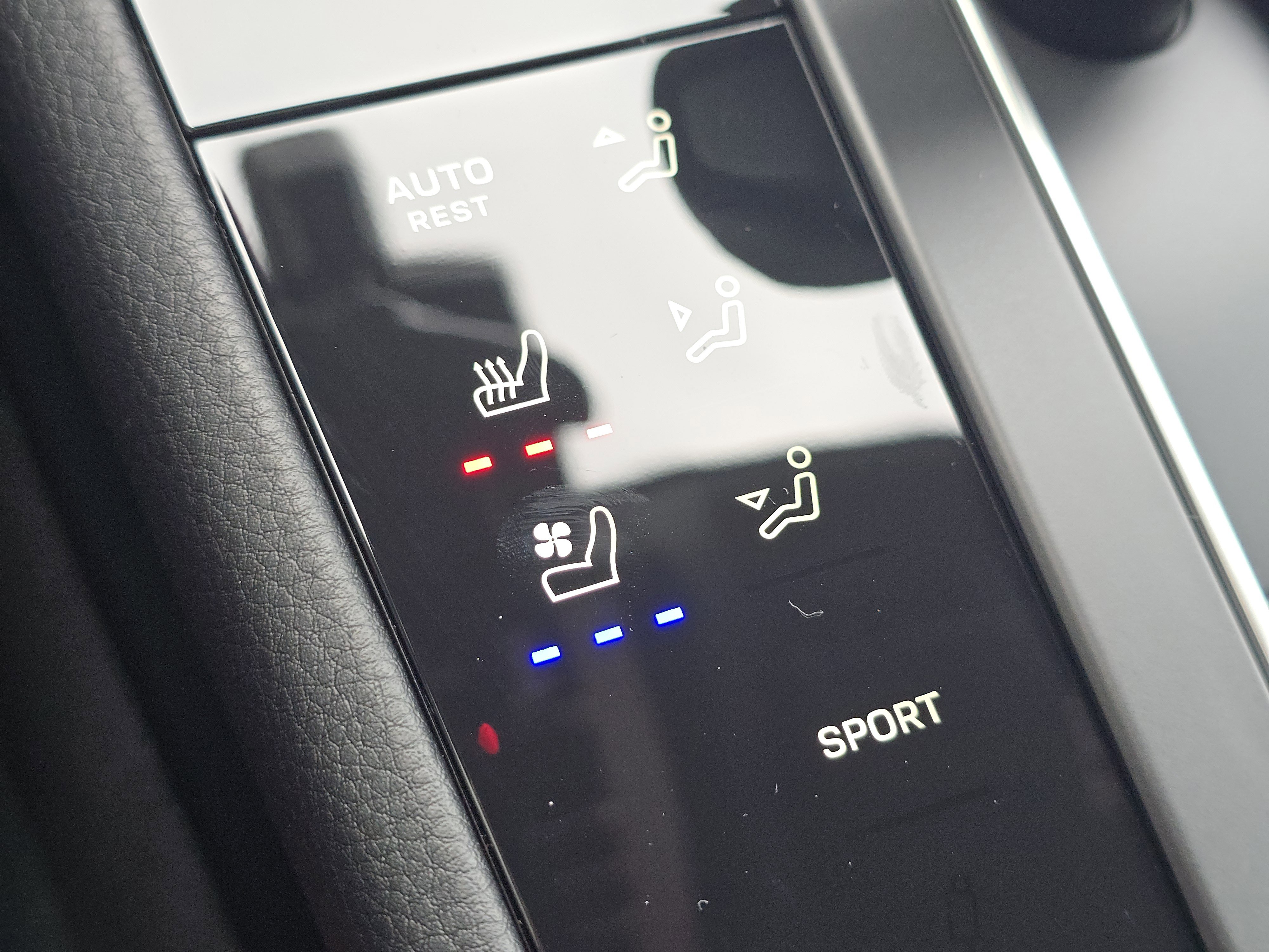 New 2026 Porsche Macan image 24