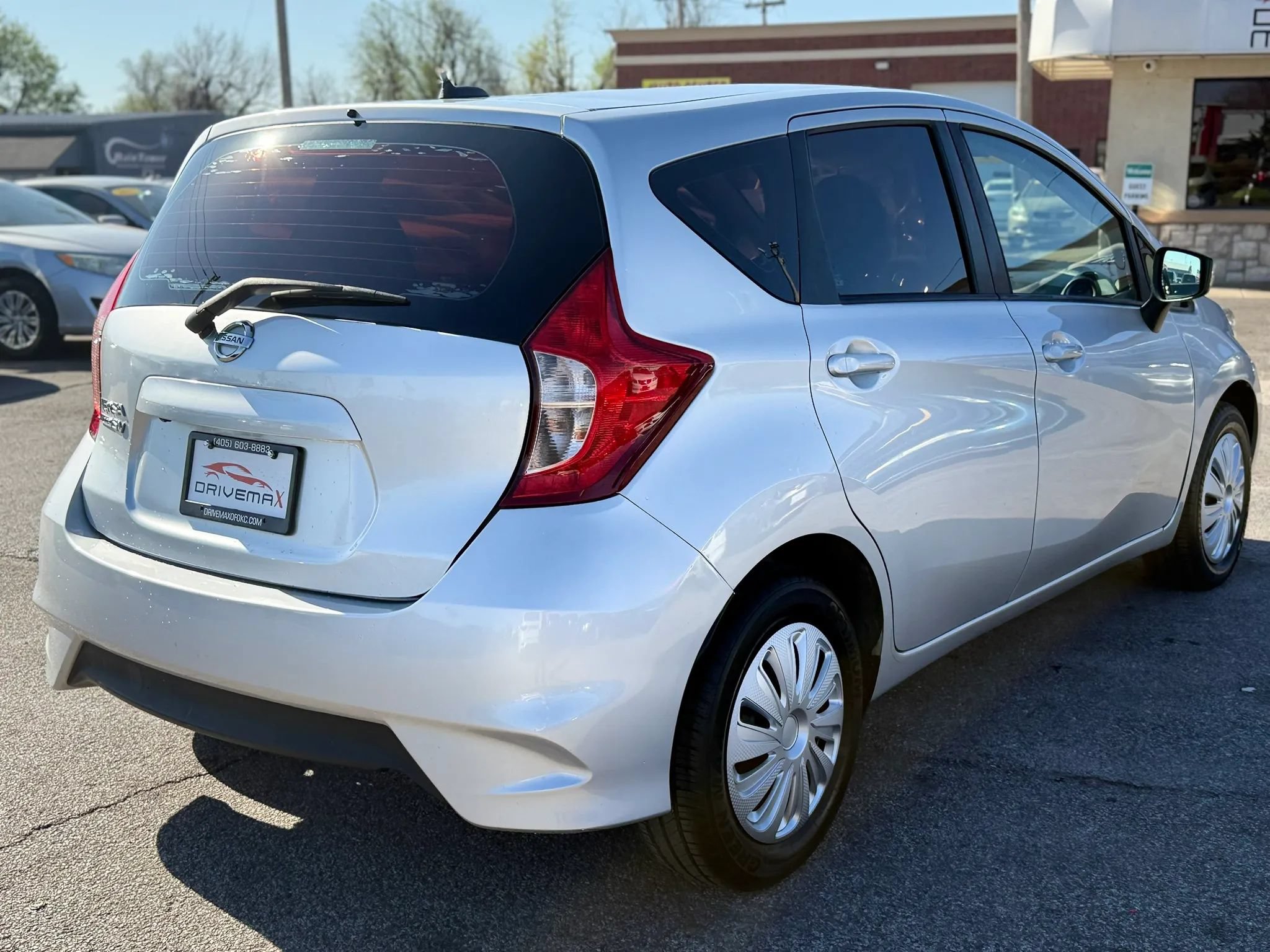 Used 2017 Nissan Versa Note SV FWD image 4