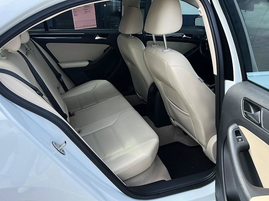 Used 2016 Volkswagen Jetta SEL FWD image 30