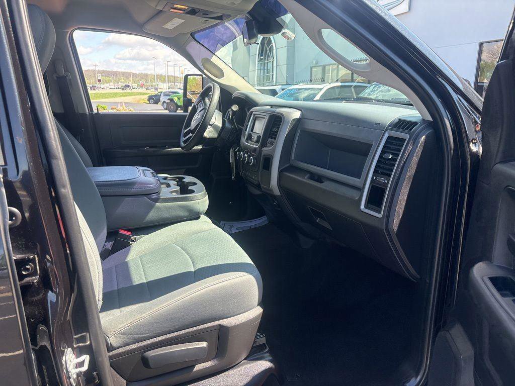 Used 2016 RAM 3500 Tradesman w/ Chrome Appearance Group image 13