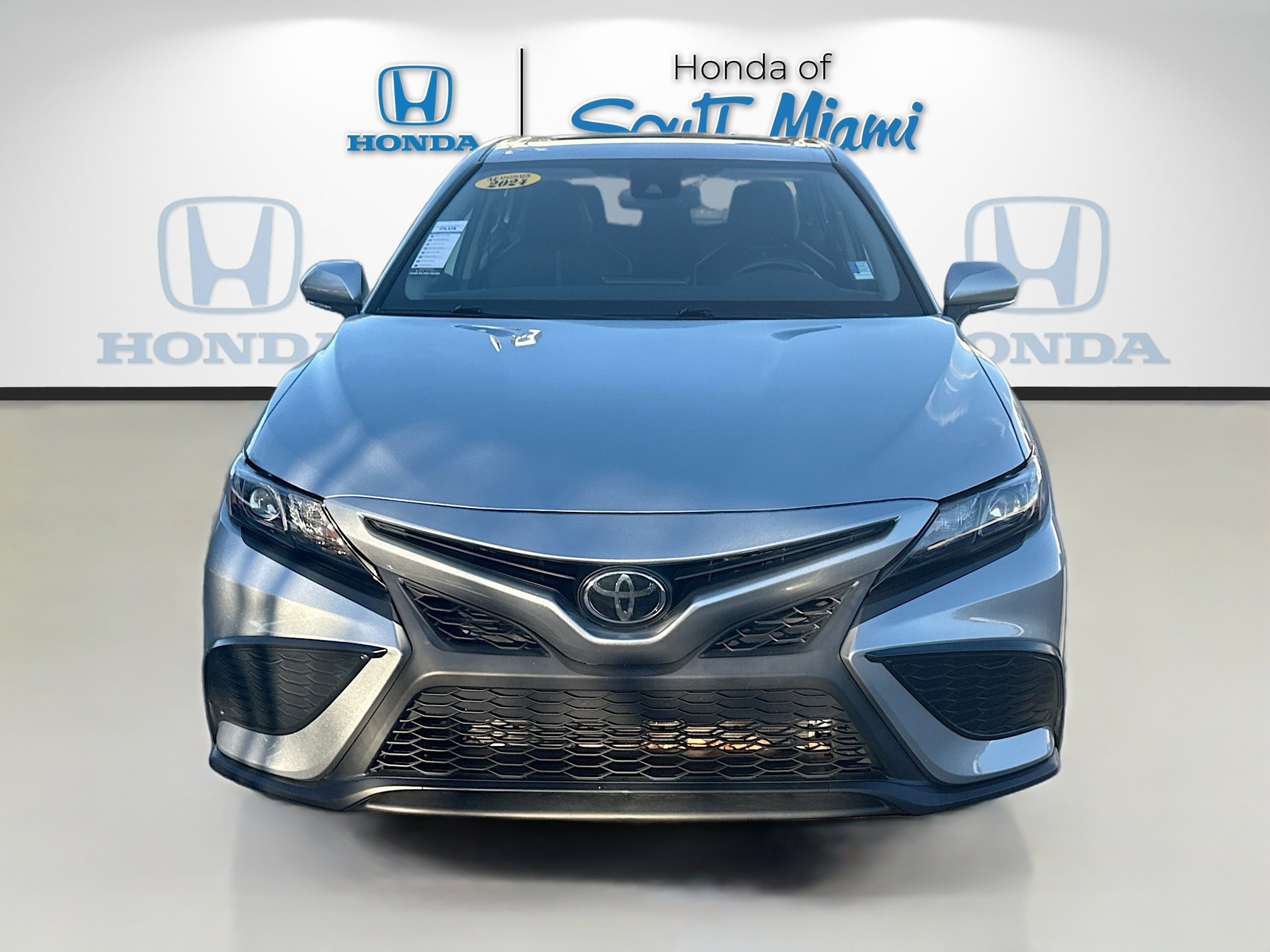 Used 2024 Toyota Camry SE w/ Convenience Package image 2