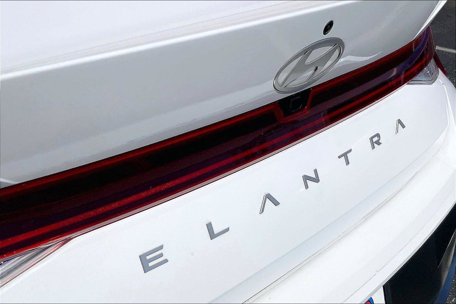 Used 2024 Hyundai Elantra SEL w/ Convenience Package image 30