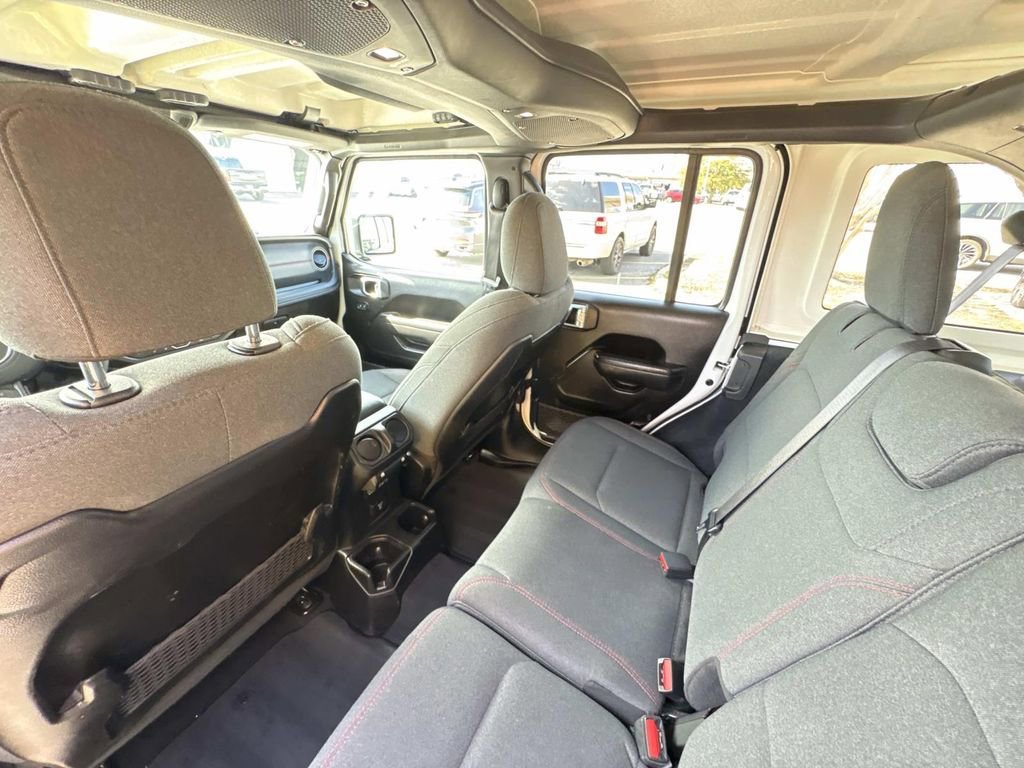 Used 2025 Jeep Wrangler Unlimited Rubicon image 13