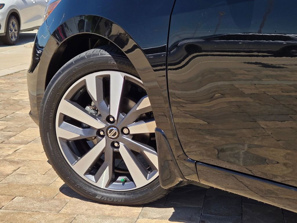 Used 2021 Nissan Versa SR image 30