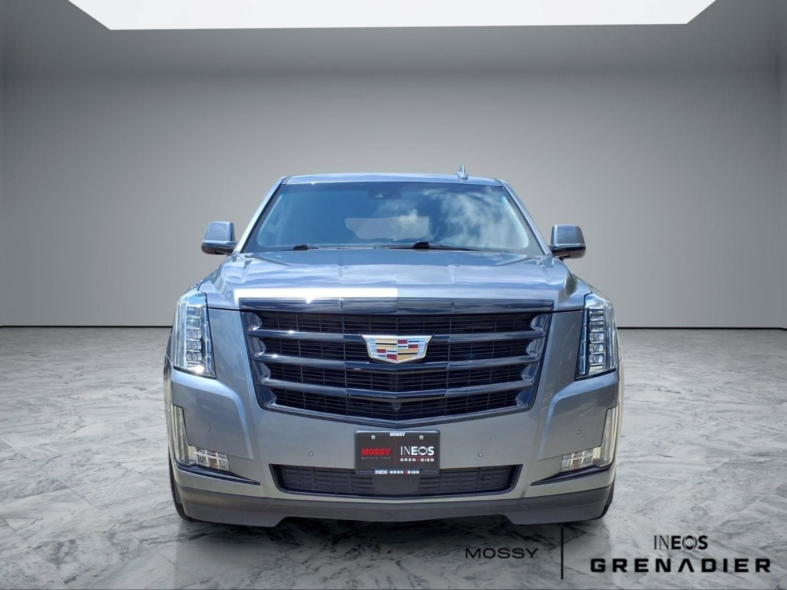 Used 2020 Cadillac Escalade Premium Luxury w/ Escalade Sport Edition AWD/4WD image 3