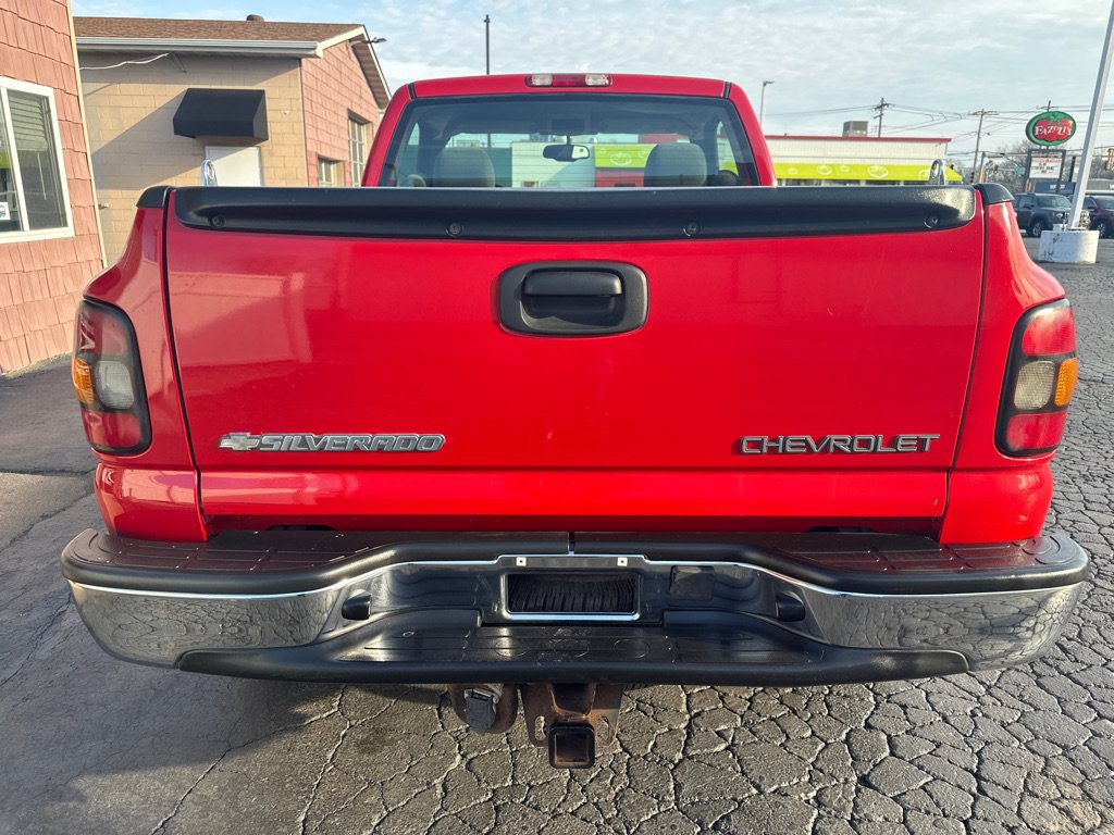 Used 2005 Chevrolet Silverado 1500 LS w/ Light Duty Power Package AWD/4WD image 4