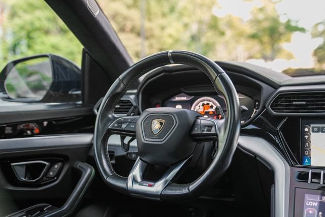 Used 2021 Lamborghini Urus AWD/4WD image 35