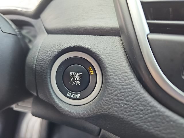 Used 2016 Chrysler 200 Limited w/ Anniversary Edition FWD image 30