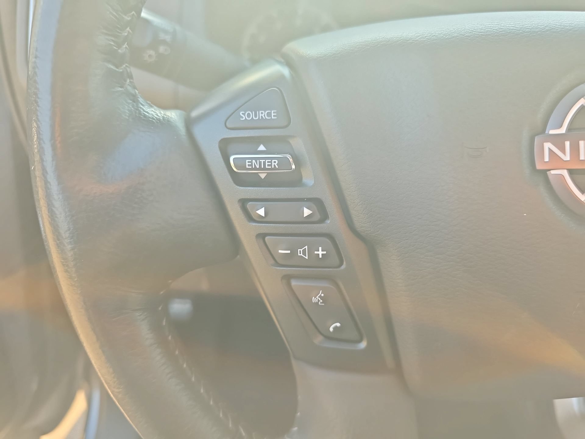 Used 2024 Nissan Frontier SV w/ Technology Package RWD image 17