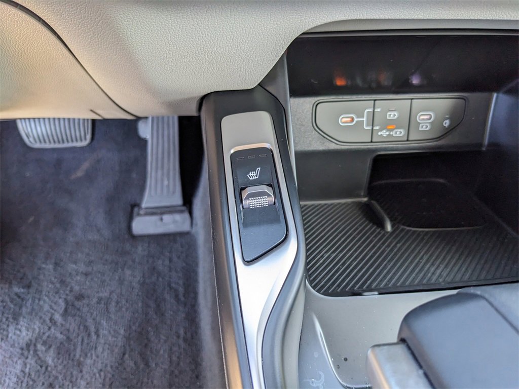 Certified 2025 Kia Sorento S w/ Panoramic Sunroof Package image 28