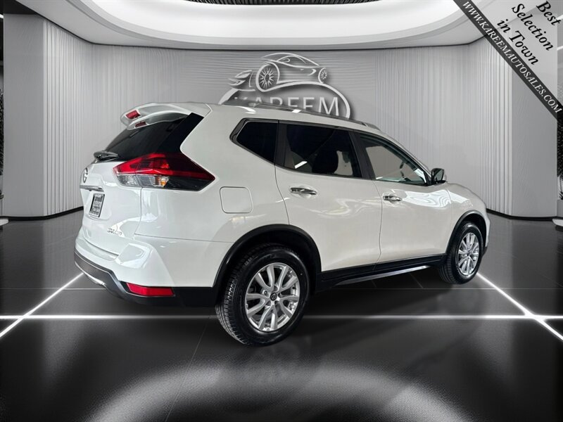 Used 2018 Nissan Rogue SV AWD/4WD image 5