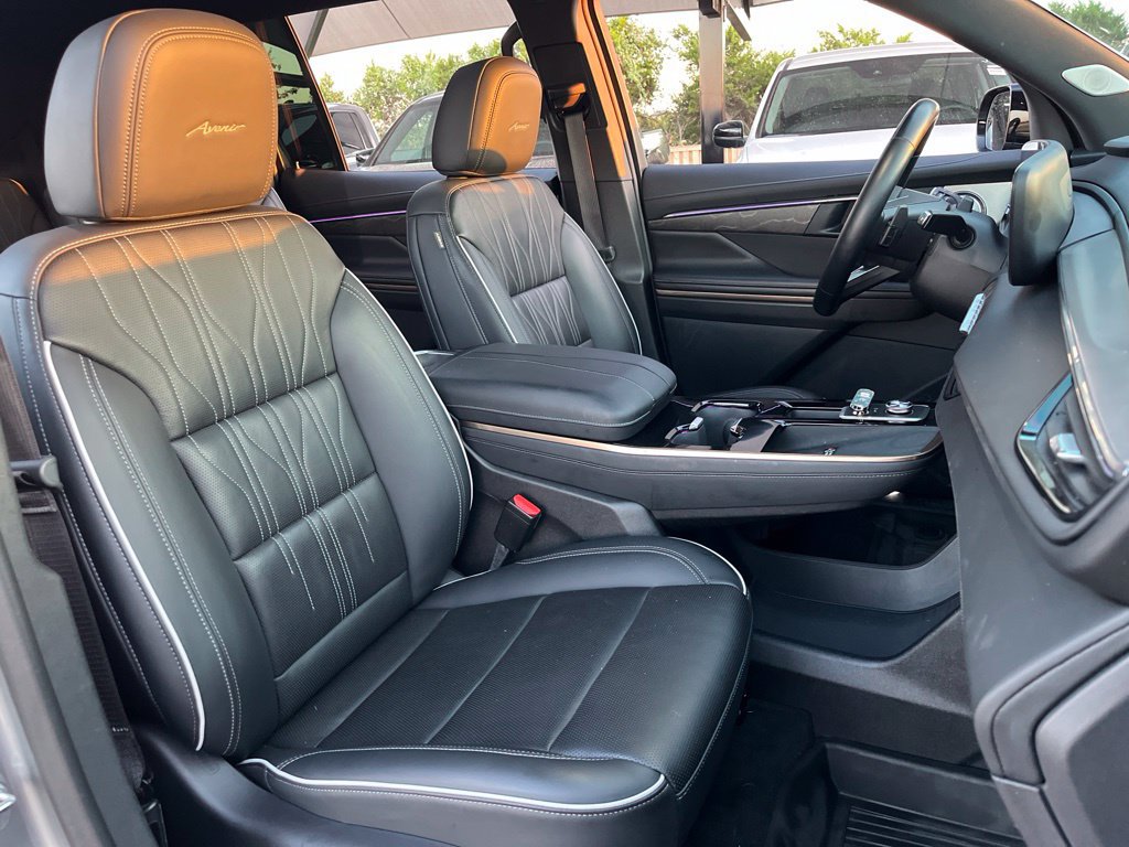 Used 2025 Buick Enclave Avenir w/ Super Cruise Package FWD image 31