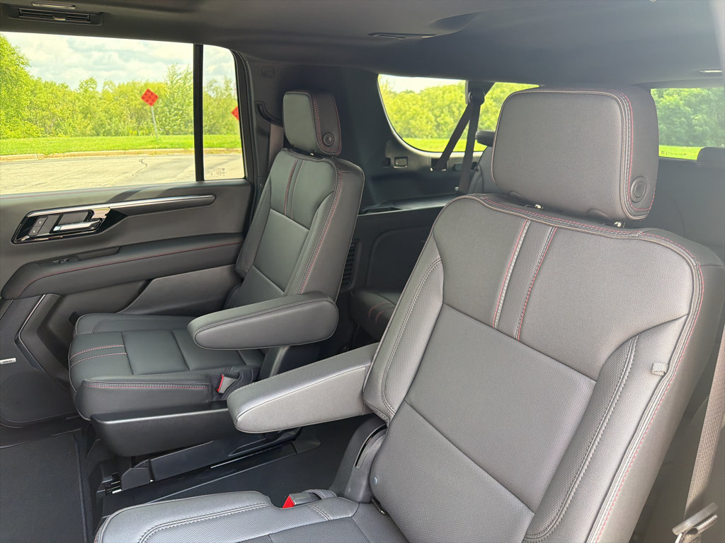 New 2026 Chevrolet Suburban RST w/ RST Capability Package AWD/4WD image 37