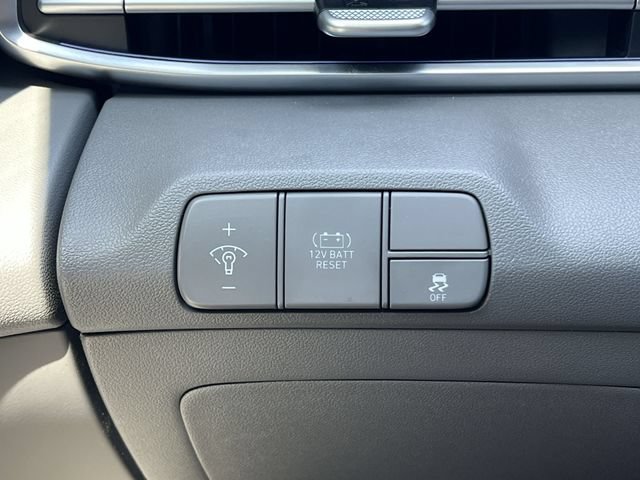 Certified 2025 Hyundai Elantra SEL FWD image 36